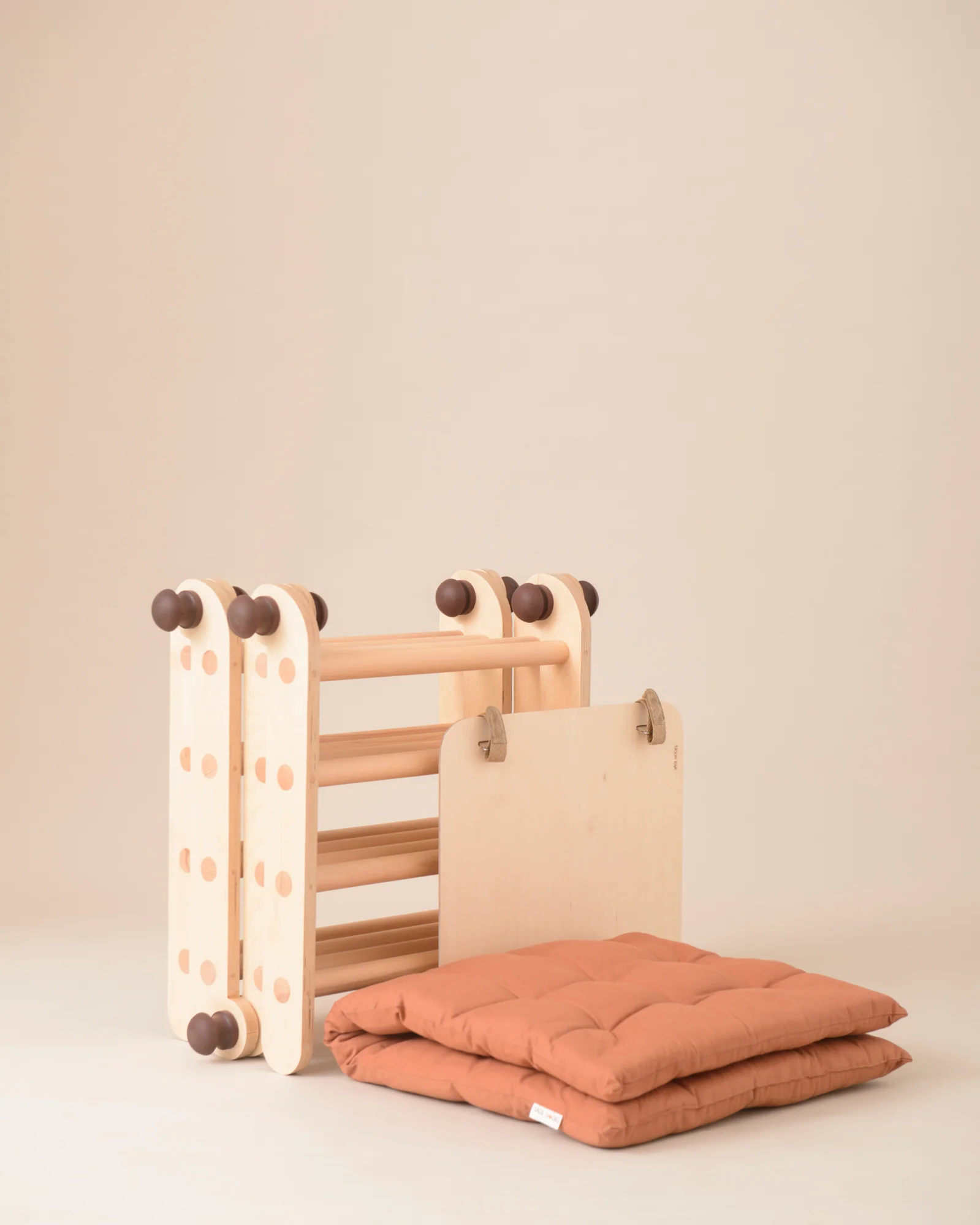 Cushion attachment for Transformable Pikler Triangle - Image 12