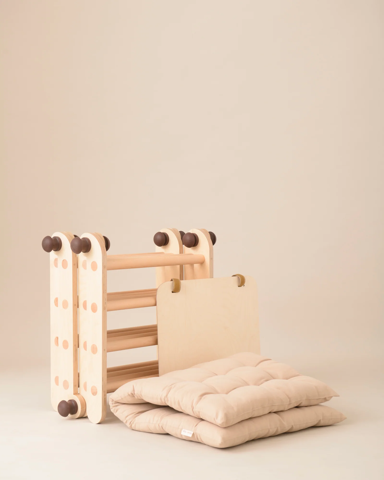 Cushion attachment for Transformable Pikler Triangle - Image 8